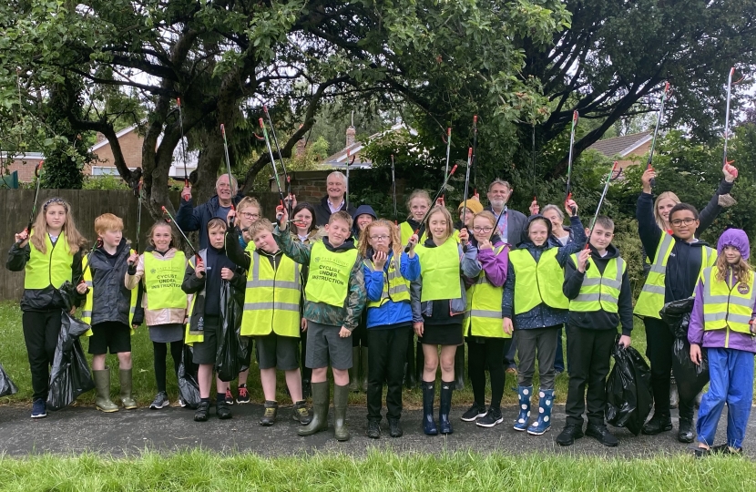 Cllr Bernard Gateshill, Graham Stuart MP, Cllr Kevin Beaumont, Cllr Pauline Greenwood and Miss Natalie Redpath with year 6 pupils