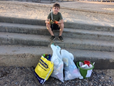 Jay Norris litter picking on Hornsea beach