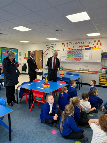 Graham Stuart MP visiting Withernsea Primary School.jpg